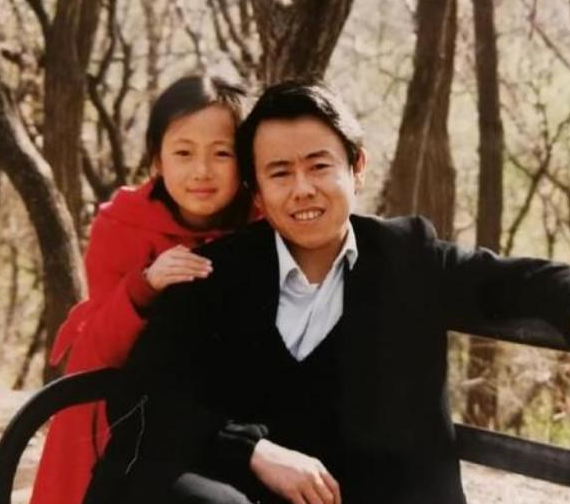 陪住女廁所8年！成名後卻被嫌「是糟糠之妻」　設局2年「讓丈夫醒悟」含淚改過