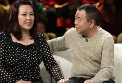 陪住女廁所8年！成名後卻被嫌「是糟糠之妻」　設局2年「讓丈夫醒悟」含淚改過