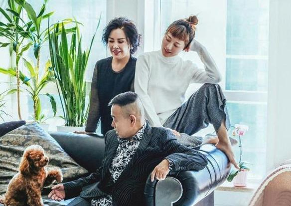 陪住女廁所8年！成名後卻被嫌「是糟糠之妻」　設局2年「讓丈夫醒悟」含淚改過