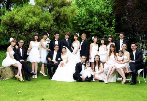 他是東方神起成員！4歲被拋棄「養父家8個姐姐」寵他上天　紅遍亞洲後「親生父母」卻找上門