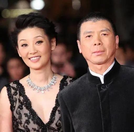 容忍丈夫找小三！被問屢遭背叛為何不離婚　她笑談：「我們家是男的，吃虧的又不是我們」