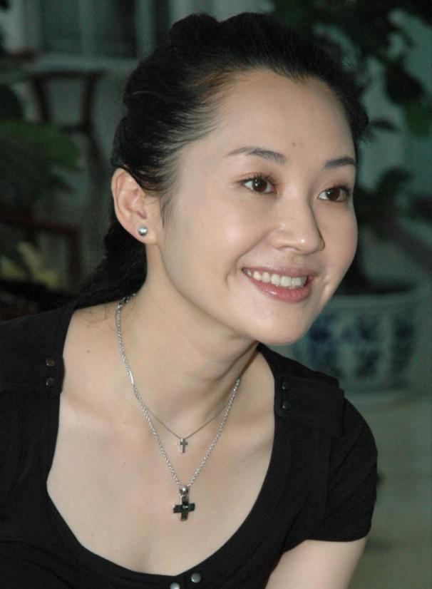 容忍丈夫找小三！被問屢遭背叛為何不離婚　她笑談：「我們家是男的，吃虧的又不是我們」