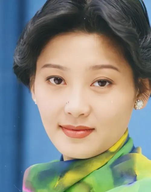 容忍丈夫找小三！被問屢遭背叛為何不離婚　她笑談：「我們家是男的，吃虧的又不是我們」