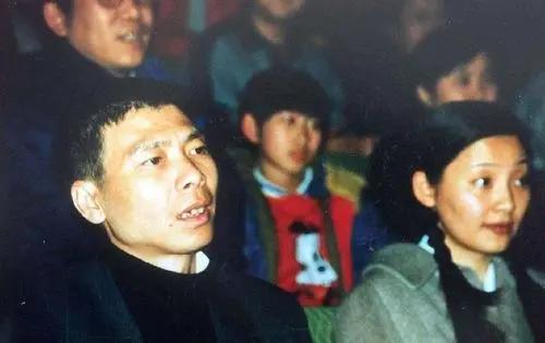 容忍丈夫找小三！被問屢遭背叛為何不離婚　她笑談：「我們家是男的，吃虧的又不是我們」