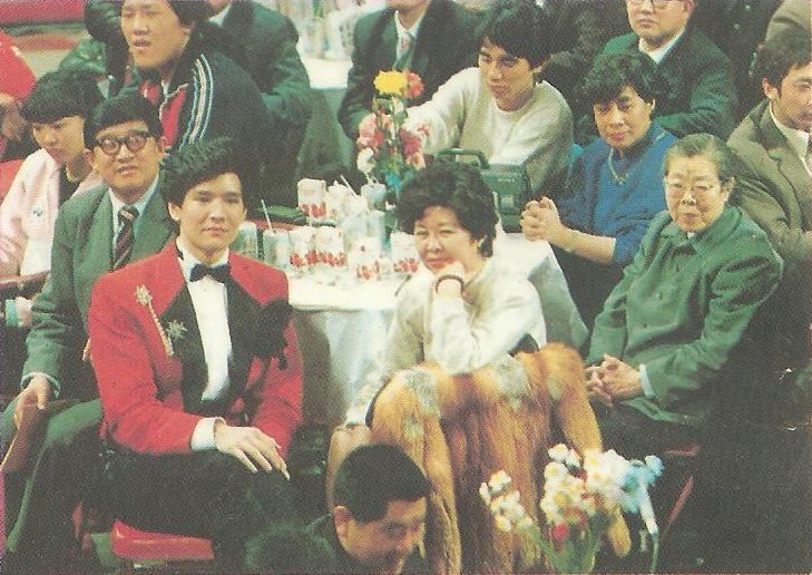 樂壇的初代偶像！春晚導演「不敢拍他下半身」被封殺14年　自稱一輩子「不會結婚」