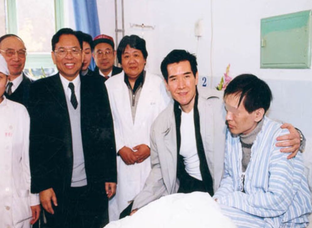 樂壇的初代偶像！春晚導演「不敢拍他下半身」被封殺14年　自稱一輩子「不會結婚」