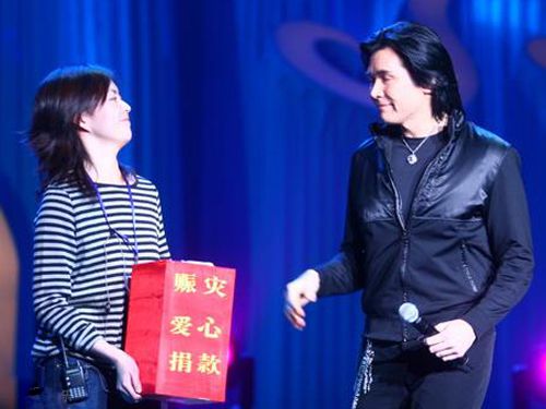 樂壇的初代偶像！春晚導演「不敢拍他下半身」被封殺14年　自稱一輩子「不會結婚」