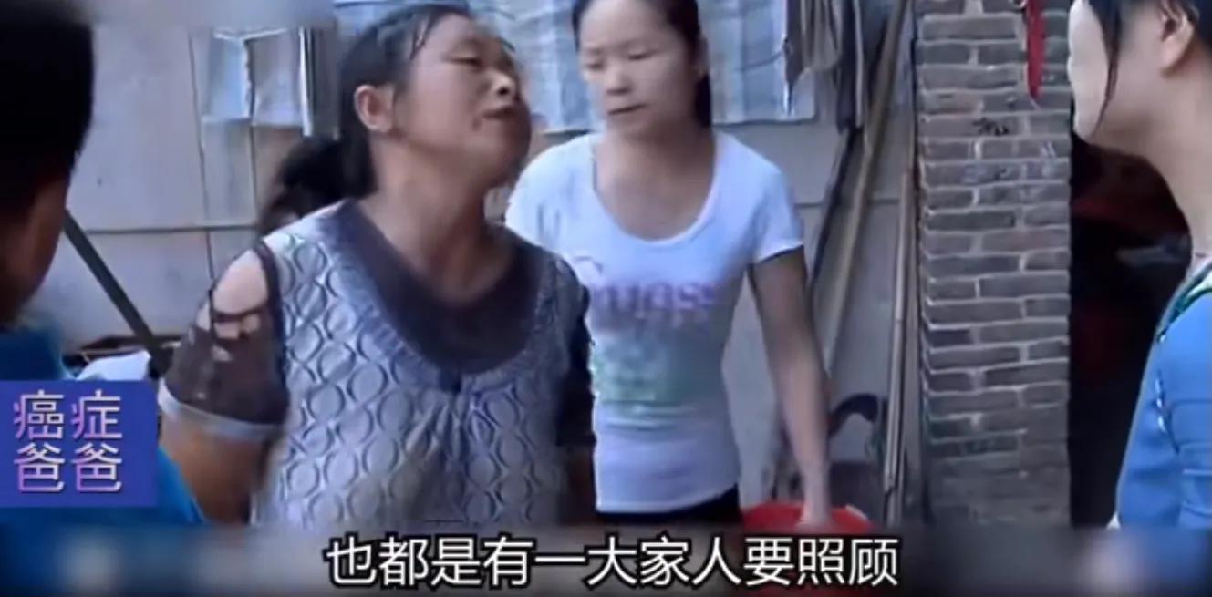 所剩時日不多！絕症男下跪「哀求前妻」撫養3歲女兒　「女方卻記仇」一口拒絕：不想看見你們