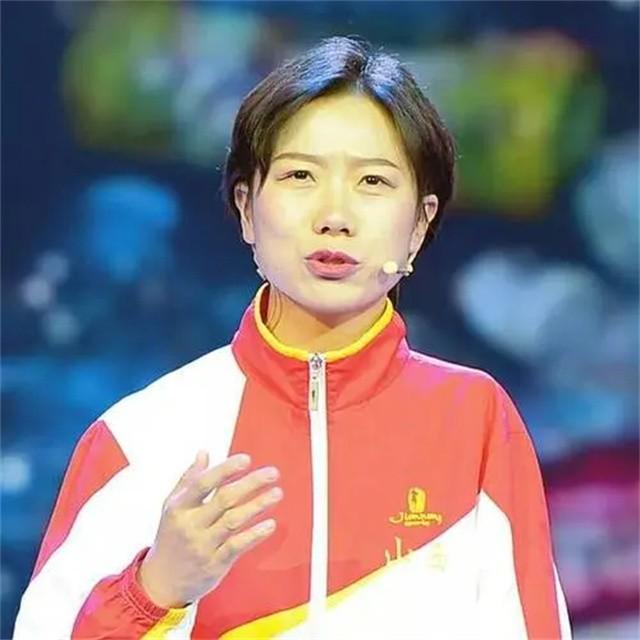 天生少一隻手！被父母放棄「陌生嬤靠拾荒帶大她」　25年後她「達成不可能的目標」溫暖回報