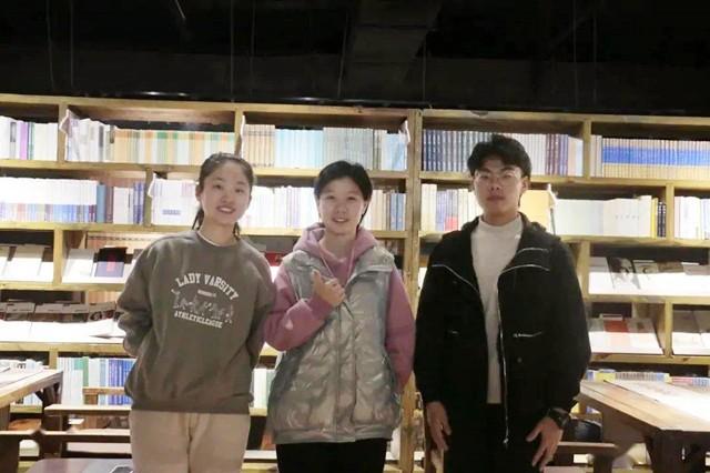 天生少一隻手！被父母放棄「陌生嬤靠拾荒帶大她」　25年後她「達成不可能的目標」溫暖回報