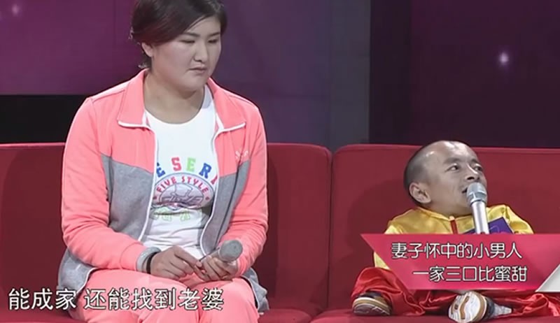 165身高嫁「不到60公分丈夫」！為他與家人斷往來「生下一子」　小10歲妻笑：是我追的他