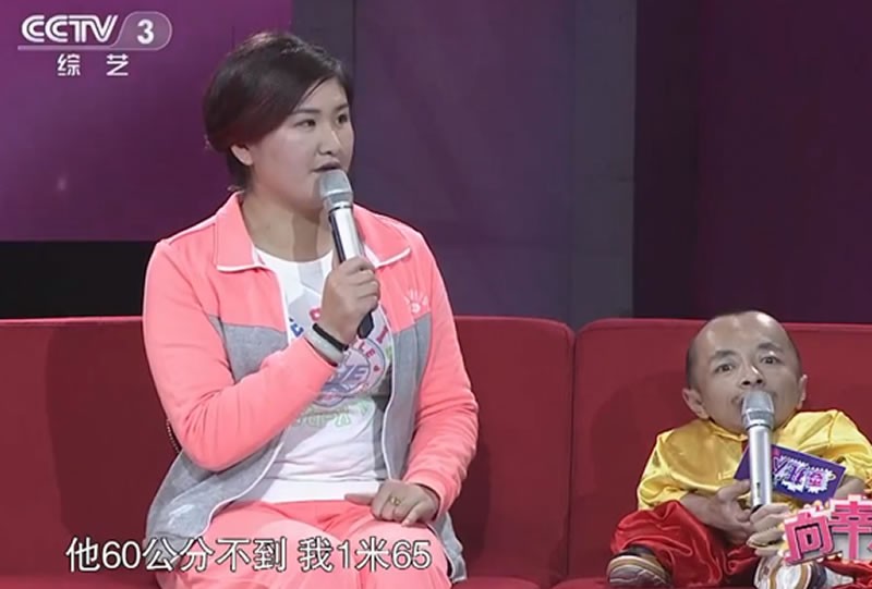 165身高嫁「不到60公分丈夫」！為他與家人斷往來「生下一子」　小10歲妻笑：是我追的他