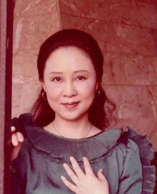 6歲被父母逼著一起跳河！愛上大25歲老師「搶走別人老公」　 比瓊瑤劇更毀「三觀」的是她