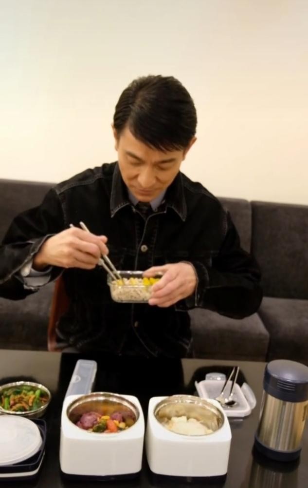 劉德華增肥失敗？21天「只顧吃睡」卻未長胖1斤　堅持7年「3餐凍齡食譜」60歲髮量仍濃密