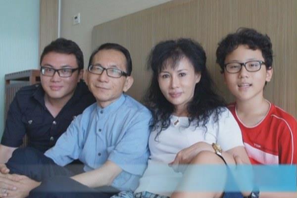 先生護國我守家！林杰樑遺孀「靠精明家規教出台大兒」繼父衣缽　突發現「孩子默默收藏成績單」原因催淚