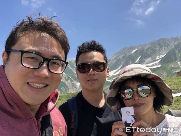 先生護國我守家！林杰樑遺孀「靠精明家規教出台大兒」繼父衣缽　突發現「孩子默默收藏成績單」原因催淚