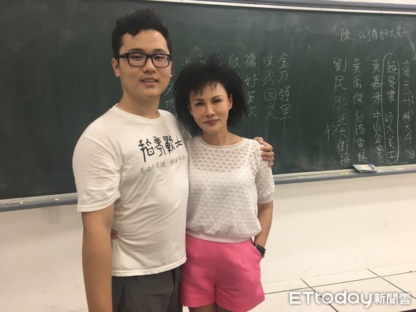 先生護國我守家！林杰樑遺孀「靠精明家規教出台大兒」繼父衣缽　突發現「孩子默默收藏成績單」原因催淚