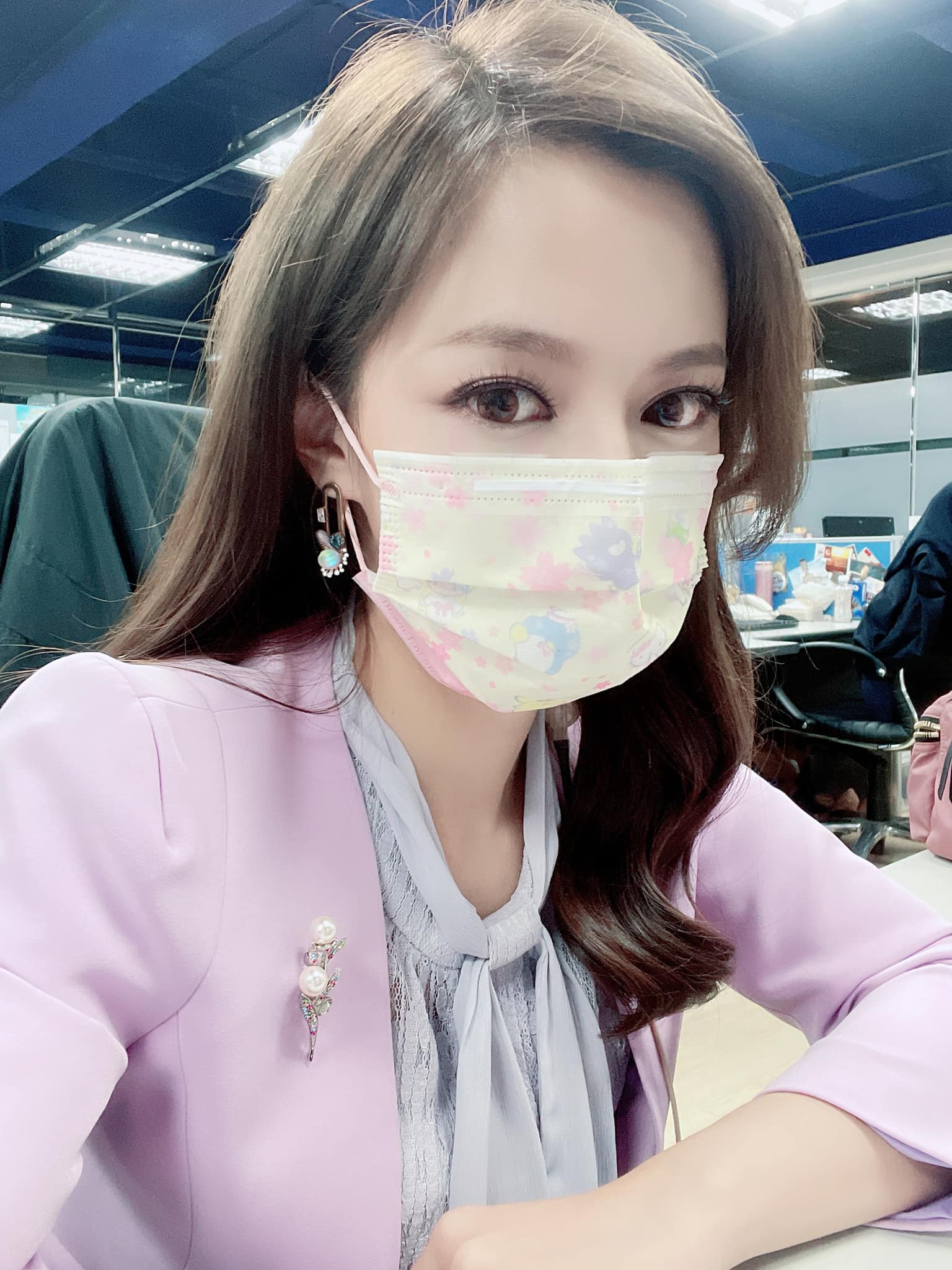美女主播拚3年「台大碩士到手」絕美畢業照曝光　全職播新聞「蠟燭兩頭燒」靠毅力辦到了！