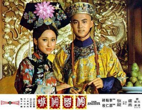 人生倒著來！紅遍兩岸22歲嫁富豪「又狼狽逃回台灣」　王宇婕曬媽媽「67歲又辣又美」網讚：以為姊姊❤