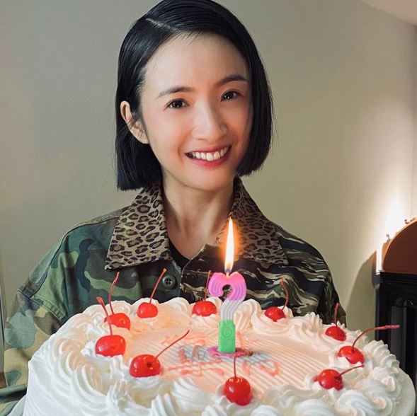 永遠笑容示人！林依晨「為母扛百萬債」6年狂拍13部戲　操出重病「坎坷身世曝光」終於喜當媽