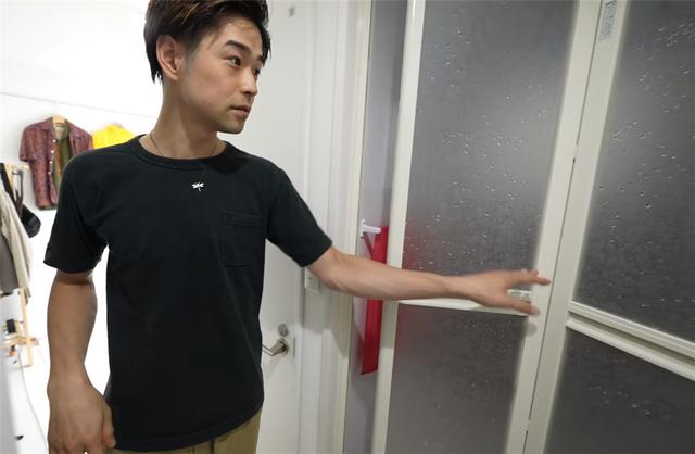 住不起大房子！他蝸居在大都市「總面積不到3坪」　居然塞得下「1室1廳1廚1衛1臥室」狹窄卻功能俱全