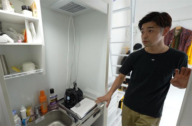 住不起大房子！他蝸居在大都市「總面積不到3坪」　居然塞得下「1室1廳1廚1衛1臥室」狹窄卻功能俱全