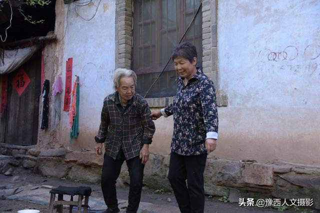 一聲不響就出門！85歲婆婆偷跑出去「兒媳爬山1小時找回」　大聲喊卻充滿關愛「親曝老家無奈處境」