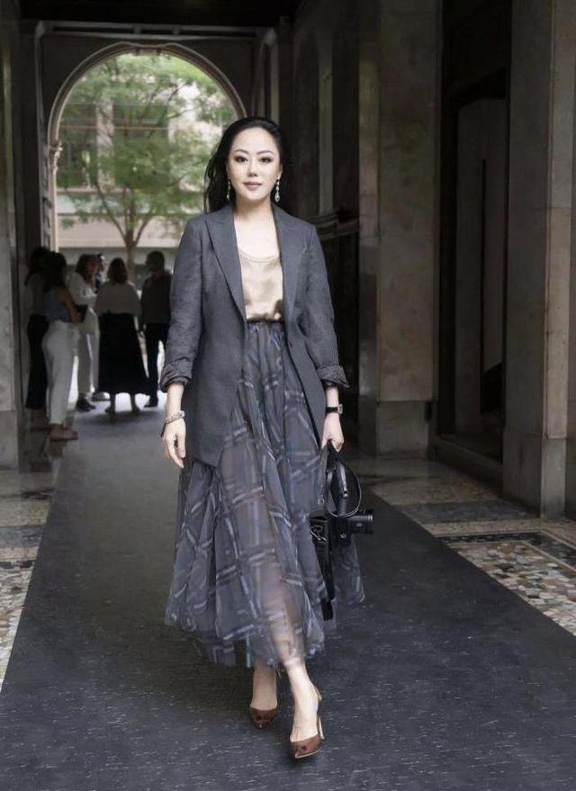 被罵敗家女！30歲讓「2個億萬富翁」破產　坦言自己就是個花瓶「沉寂11年再露面」令人刮目相看