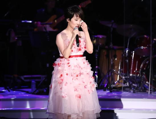 當年險嫁張菲！林慧萍和前夫「10年恩愛夫妻破局」不敢再婚　無兒女包袱「60歲凍齡如昔」近況曝光