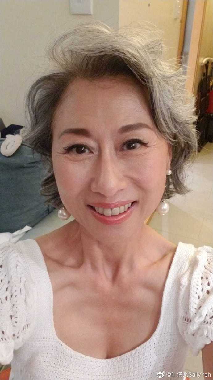 遭貼小三標籤！葉蒨文「當年愛上大14歲恩師」歌迷全心寒　牽手26年「後輩曝夫妻關係」：祥哥求助遭拒