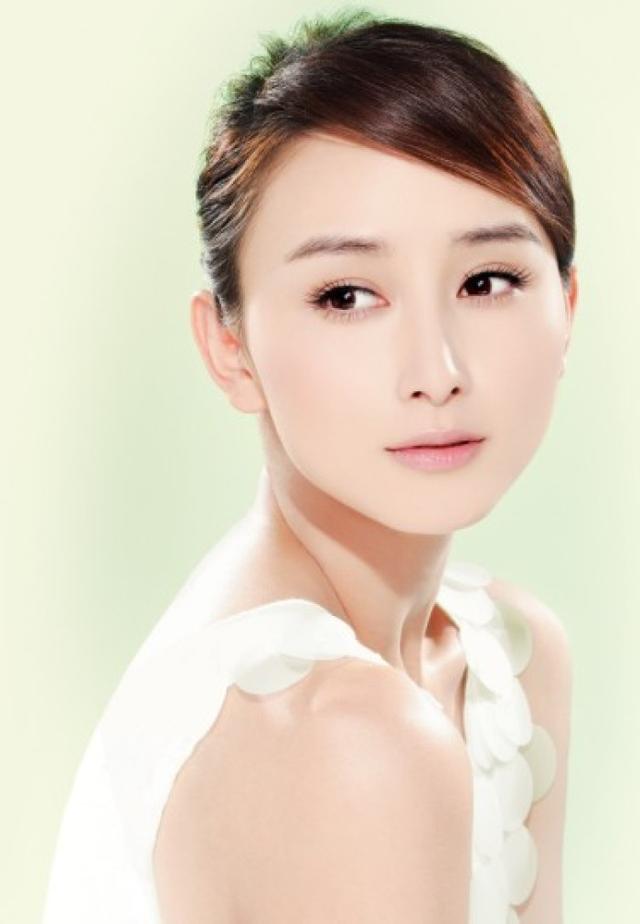 章子怡的同班同學！嫁國外百億首富「受皇室冊封」　丈夫為她「睡好覺」甘心做切除手術