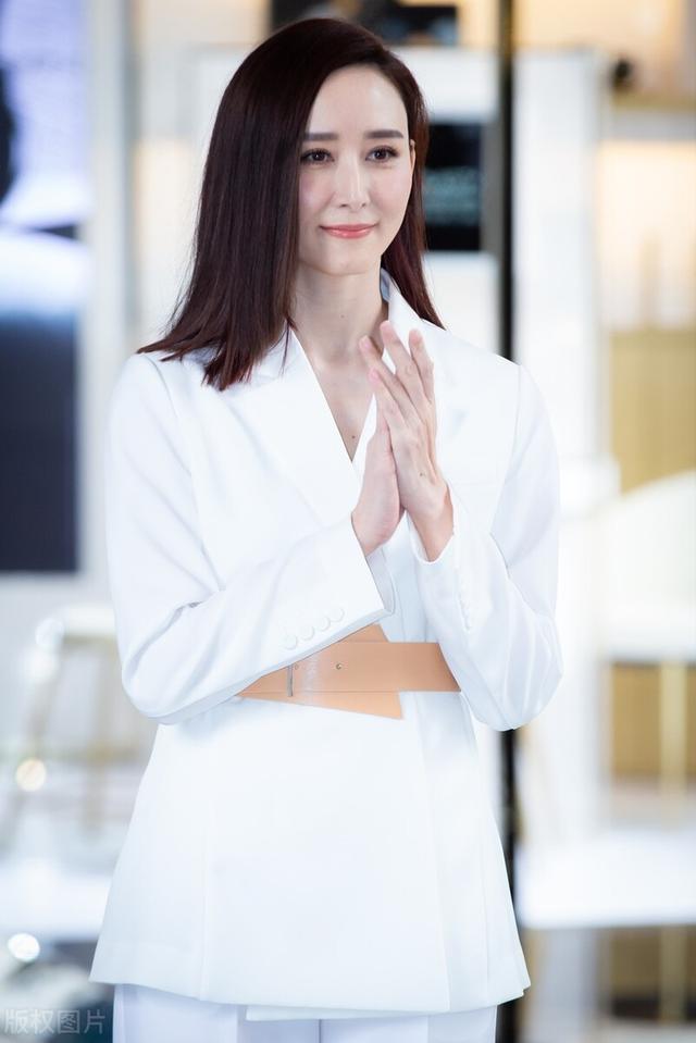 章子怡的同班同學！嫁國外百億首富「受皇室冊封」　丈夫為她「睡好覺」甘心做切除手術