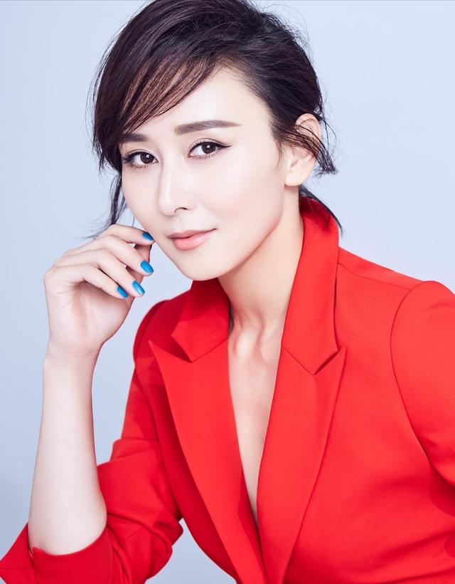 章子怡的同班同學！嫁國外百億首富「受皇室冊封」　丈夫為她「睡好覺」甘心做切除手術