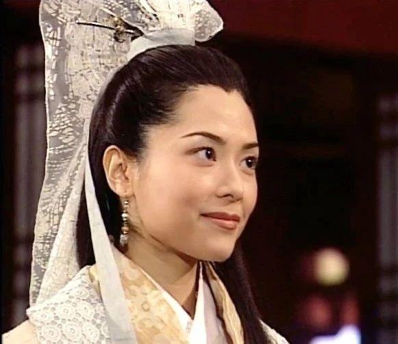 最美「港姐」2次棄入豪門！因認錯臉結緣「嫁窮小子」　自掏腰包給農村公婆買豪宅