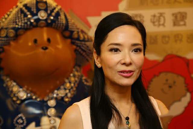 最美「港姐」2次棄入豪門！因認錯臉結緣「嫁窮小子」　自掏腰包給農村公婆買豪宅
