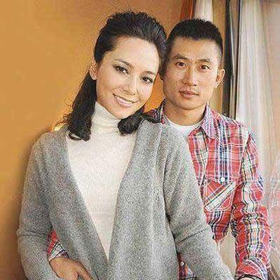 最美「港姐」2次棄入豪門！因認錯臉結緣「嫁窮小子」　自掏腰包給農村公婆買豪宅