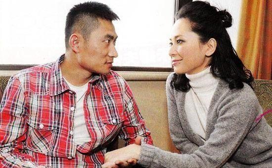 最美「港姐」2次棄入豪門！因認錯臉結緣「嫁窮小子」　自掏腰包給農村公婆買豪宅
