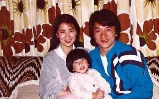 被嫌棄的一生！小龍女吳卓林「母拿她當上位籌碼」親父始終不認　遠赴加拿大「放下過去陰霾」與同性女友生活