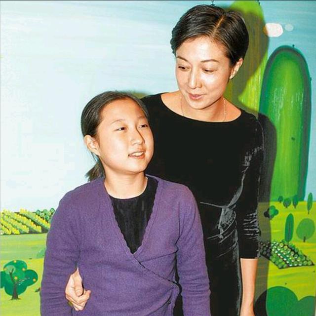被嫌棄的一生！小龍女吳卓林「母拿她當上位籌碼」親父始終不認　遠赴加拿大「放下過去陰霾」與同性女友生活