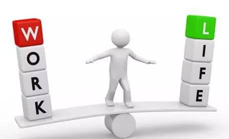 你一定也有過！為什麼有時候睡覺時「身體會突然抖一下」？　醫師親揭原因：「是大腦在救你！」