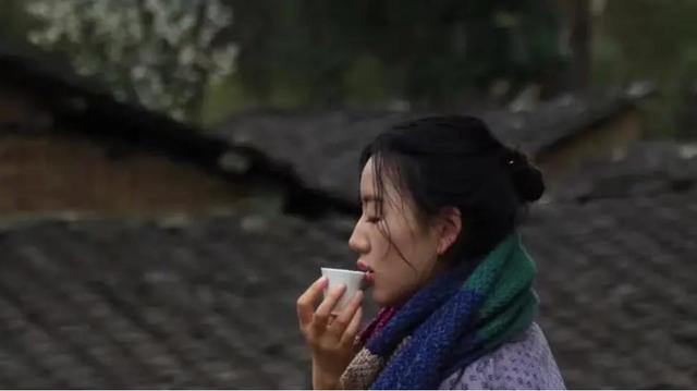 比李子柒還能幹！她離婚後「帶女兒回村種田」　開耕耘機爆紅「從負債幾十萬到身價千萬」