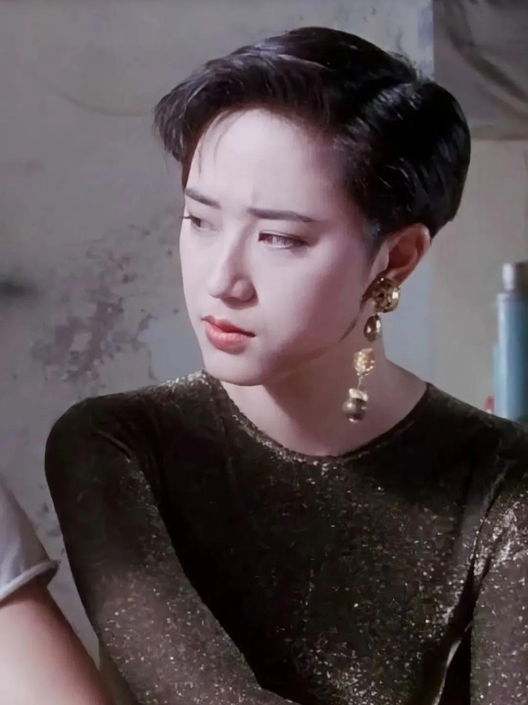 她是朱茵摯友！遭李麗珍掌摑　被李嘉欣老公邀三人行「41歲還被騙婚人財兩失」