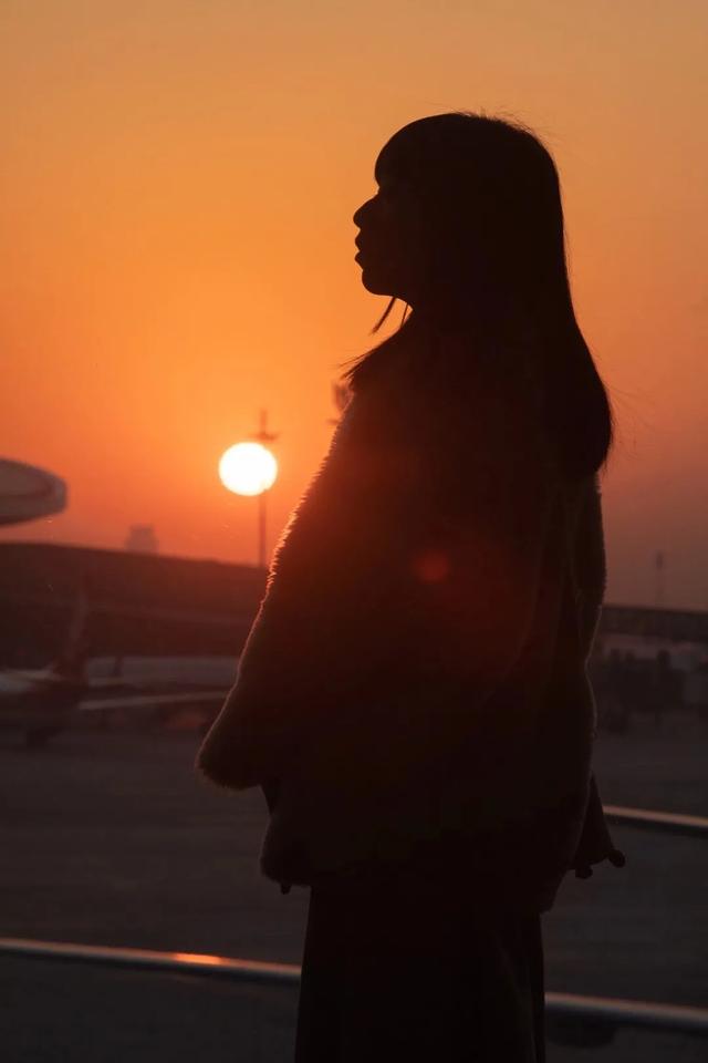 被壓得喘不過氣！27歲女孩「被騙光積蓄陷憂鬱」決定逃到鄉間　「租下60坪小院獨居」6年後重新活過來