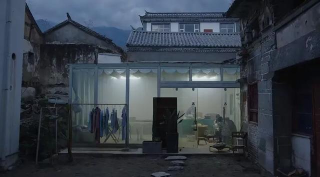 被壓得喘不過氣！27歲女孩「被騙光積蓄陷憂鬱」決定逃到鄉間　「租下60坪小院獨居」6年後重新活過來