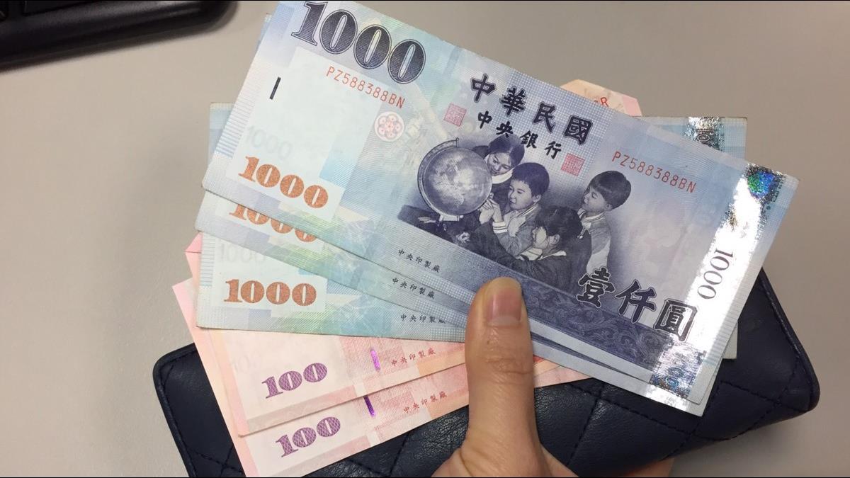 被找回家裡工作！他每月「拿爸媽薪水5萬元」嫌太少　聽到「孝親費漲價5000元」氣：幹麻給啊