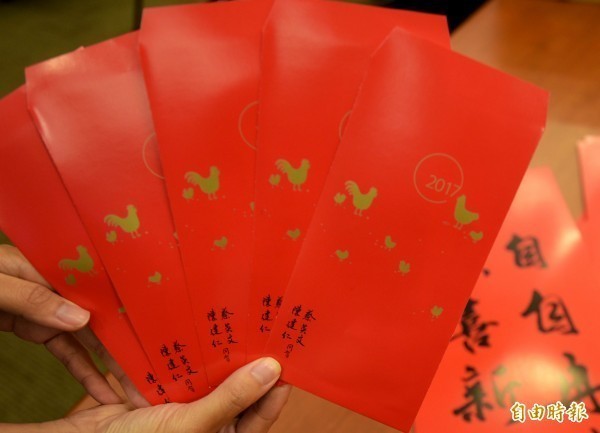 只收到1盒喜餅！遠親不滿PO文公審「吝嗇又不會做人」　新人委屈「一戶一份有錯嗎」：我看到紅包才傻眼