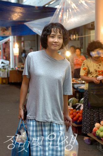 戲劇女王離開14周年！21歲帥兒「接連慟失雙親」堅強成長　「手捧媽媽生前最愛」哽咽：永遠以您為傲