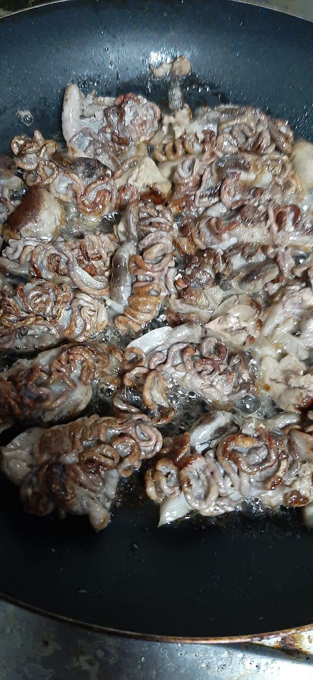 驚悚還是美味？「虱目魚腸」引發網友兩極反應，南部老饕狂讚：人間極品！