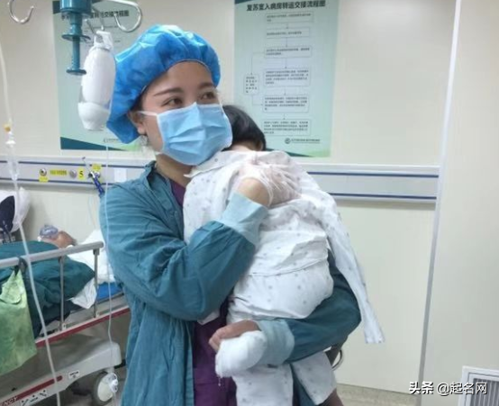 爸爸給兒子取名「錢懷」！護士耳背誤將「名字打錯」　妻子一聽大喜：不改了，順口又吉利