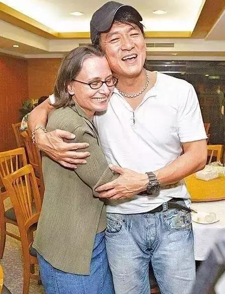 被嘲笑夫妻像母子！周華健和美國妻「恩愛35年不離棄」　熬成歌王「淚謝糟糠妻」：妳是我的唯一
